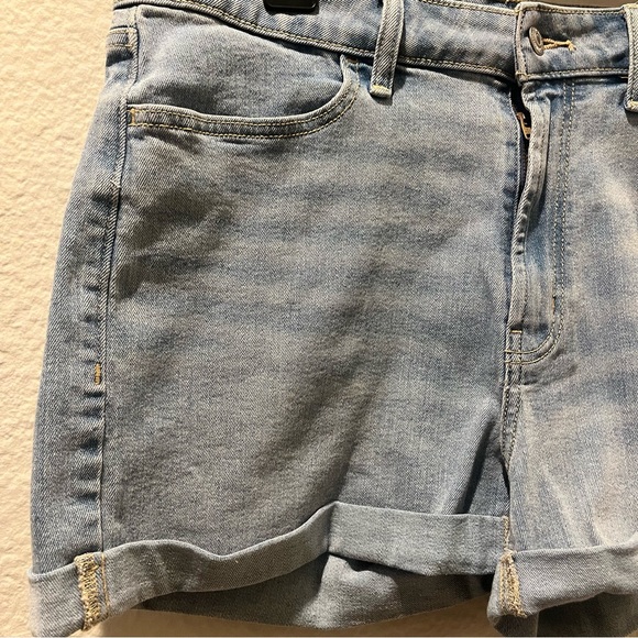 Light Wash High Rise Cuffed Denim Jean Shorts Trendy Summer Casual Outfit - Picture 7 of 14